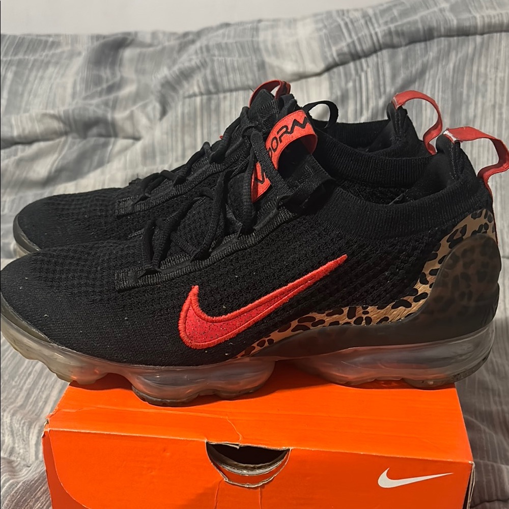 Nike Air Vapormax 2021 FK Black Red Sneakers - Picture 2 of 6